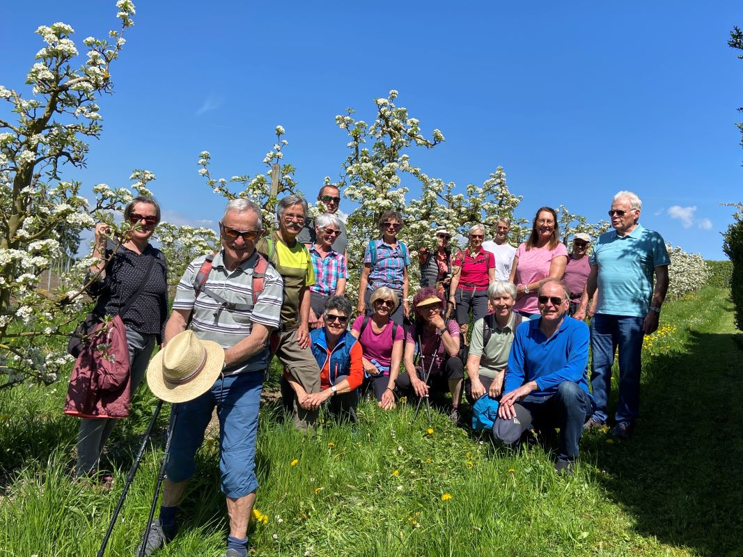 2026 04 Bluetenwanderung02